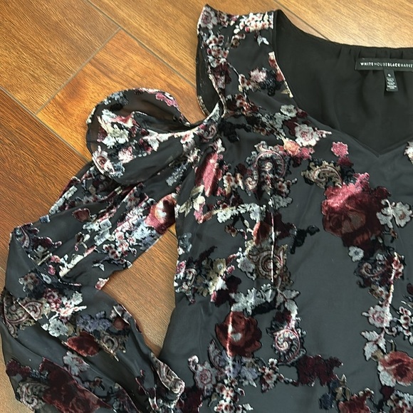 White House Black Market Velvet Overlay Cold Shoulder Blouse Sz 6 Black Burgundy - Picture 3 of 6